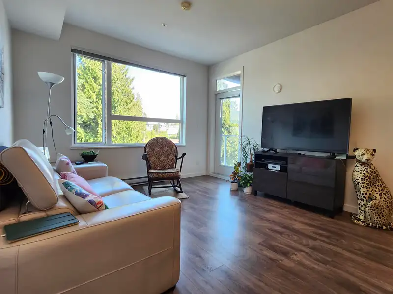 503 717 BRESLAY STREET - photo 3 of 14