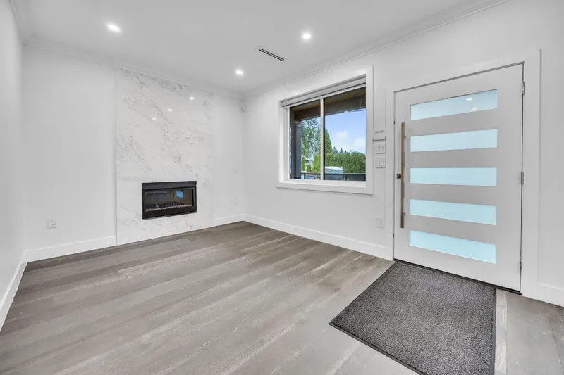 812 MONTROYAL BOULEVARD - photo 4 of 25