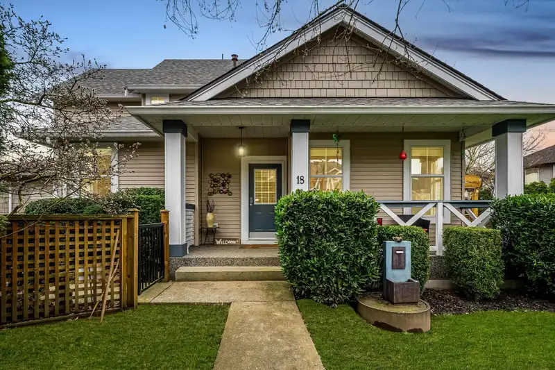 18 7067 189 STREET - photo 4 of 40