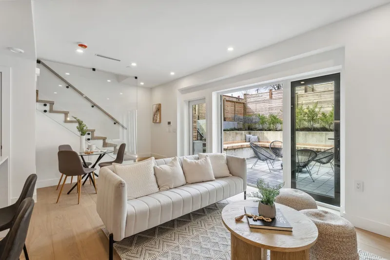 3383 VICTORIA DRIVE - photo 4 of 25