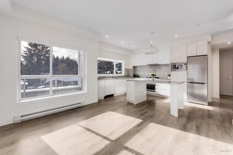 313 14225 103A AVENUE - photo 1 of 22