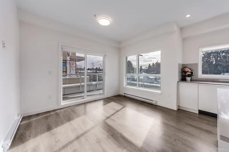 313 14225 103A AVENUE - photo 2 of 22