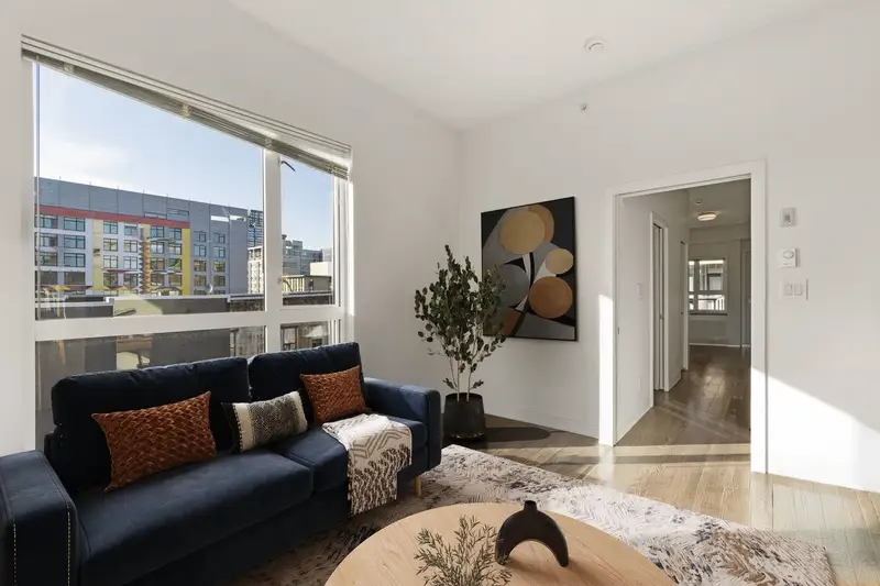 618 138 E HASTINGS STREET - photo 3 of 25