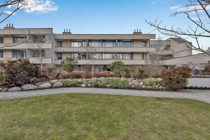 208 15275 19 AVENUE - photo 1 of 28