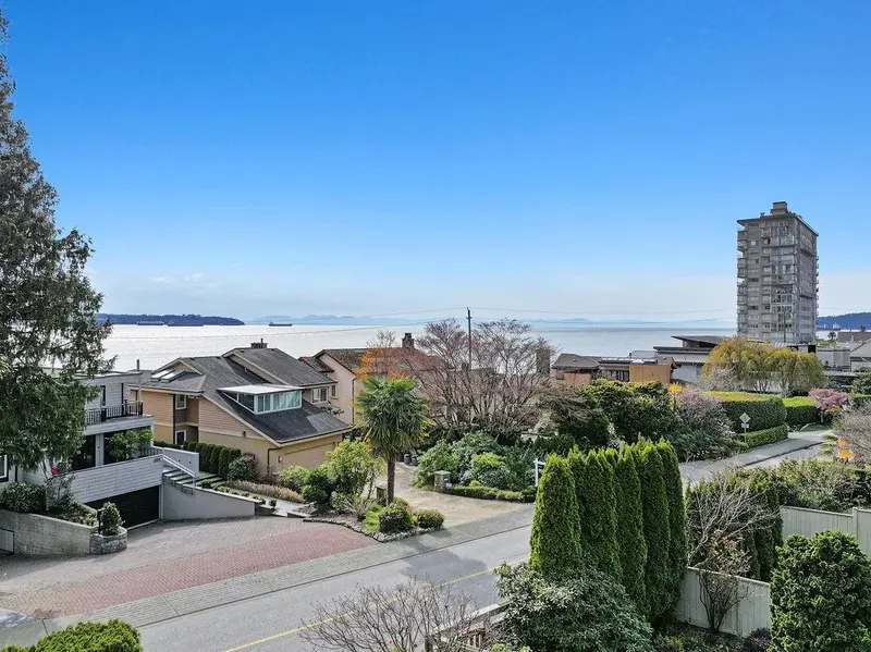 2317 BELLEVUE AVENUE - photo 3 of 25