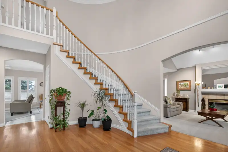 18055 98 AVENUE - photo 4 of 37