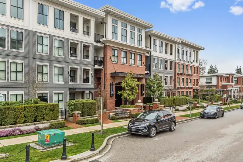 118 3323 151 STREET - photo 1 of 40