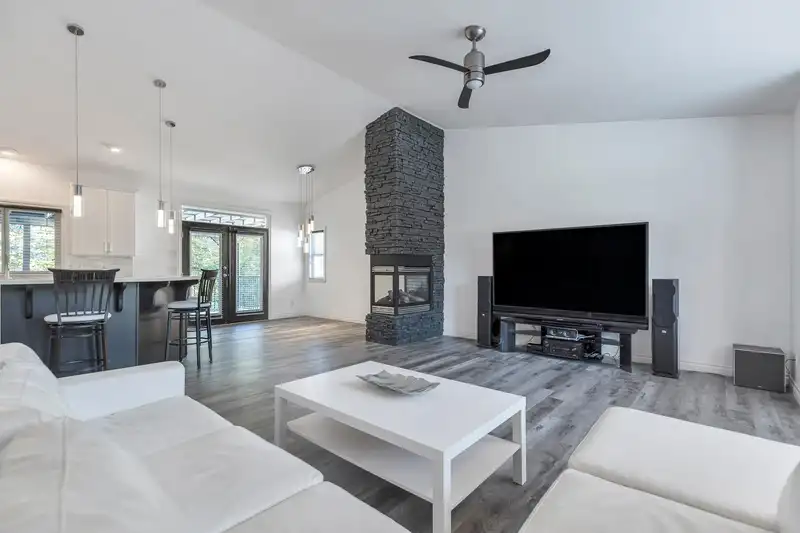 36270 BUCKINGHAM DRIVE - photo 3 of 33