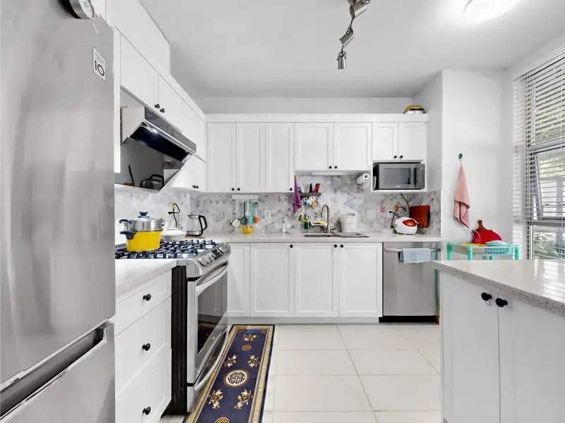 8268 SABA ROAD - photo 4 of 12