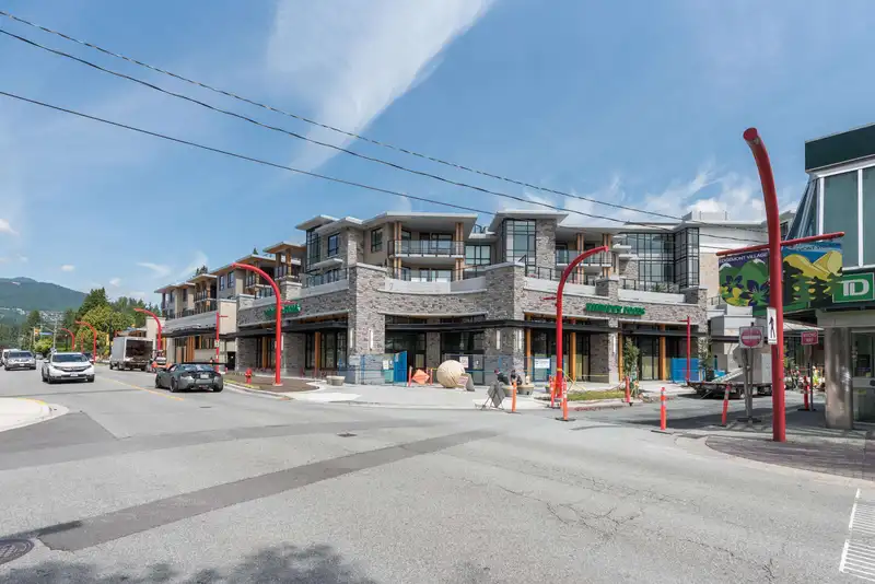 317 3220 CONNAUGHT CRESCENT - photo 1 of 40