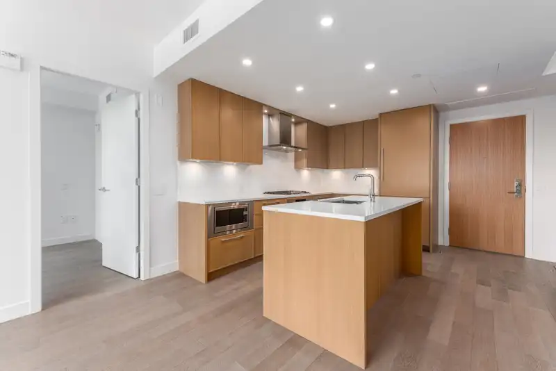 317 3220 CONNAUGHT CRESCENT - photo 4 of 40