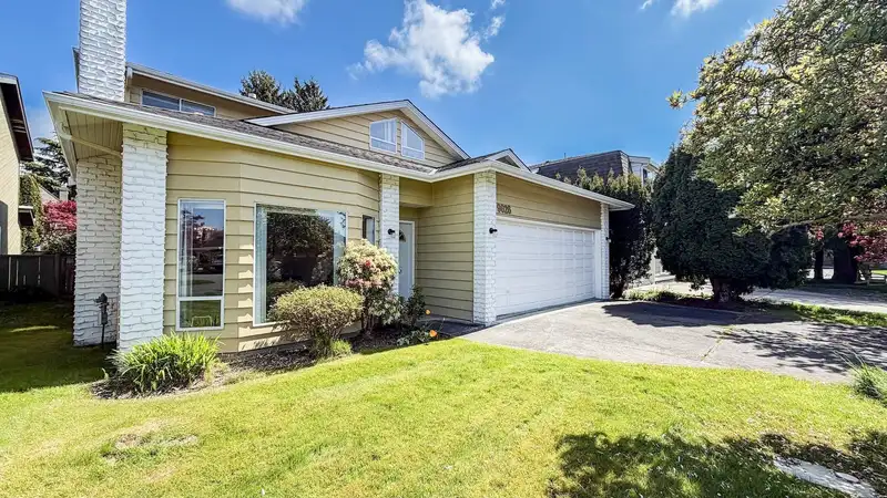 9626 PICKERING DRIVE - photo 2 of 34