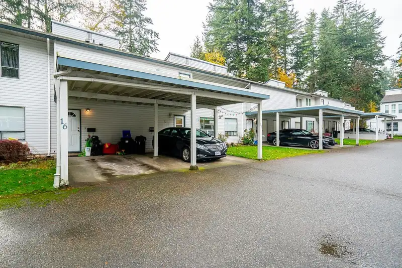 17 32310 MOUAT DRIVE - photo 4 of 35