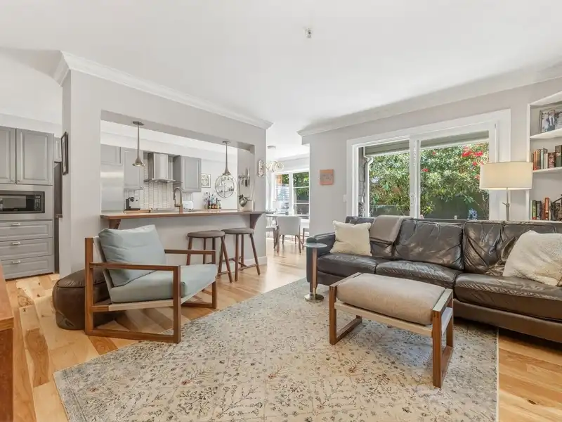 103 2110 YORK AVENUE - photo 1 of 31