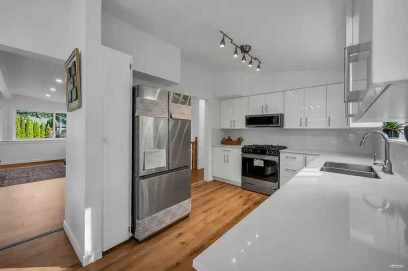 845 THERMAL DRIVE - photo 2 of 26