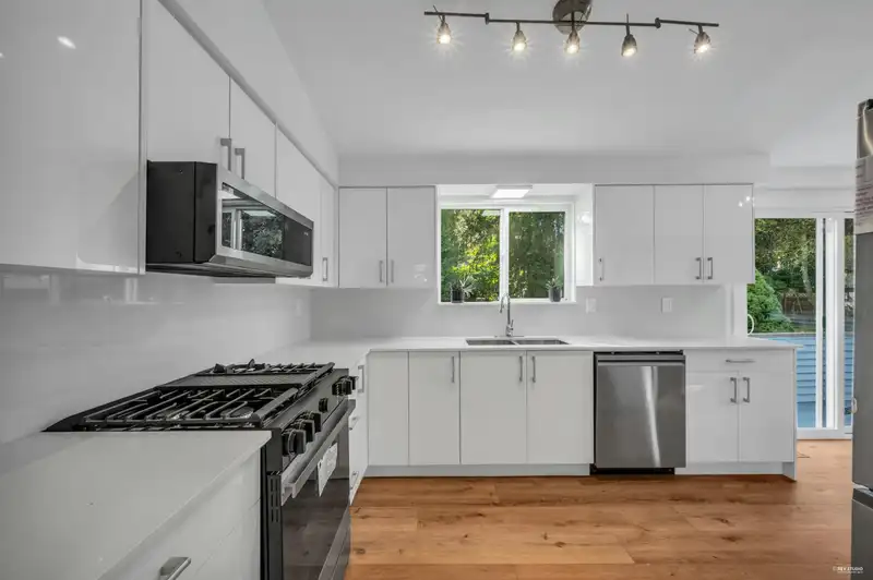 845 THERMAL DRIVE - photo 3 of 26