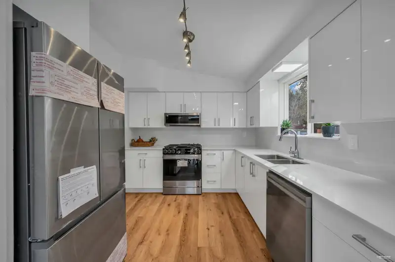 845 THERMAL DRIVE - photo 4 of 26