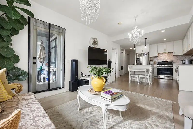 318 19945 BRYDON CRESCENT - photo 4 of 25