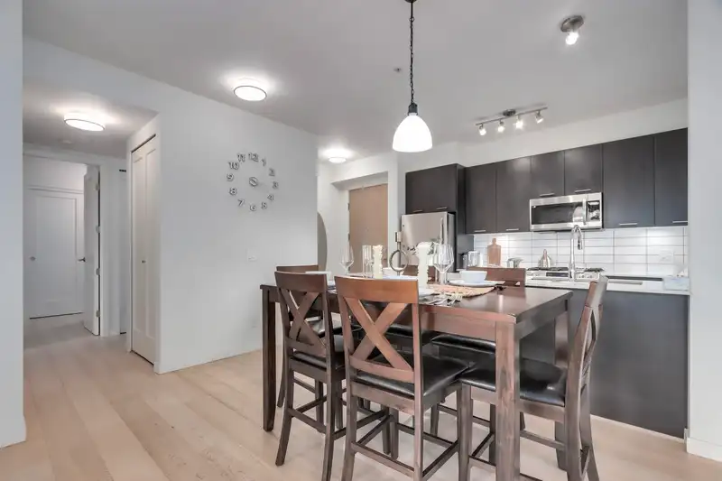 105 245 BROOKES STREET - photo 4 of 28