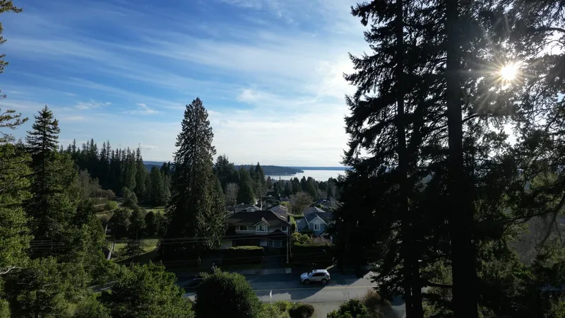 1372 OTTAWA AVENUE - photo 1 of 25