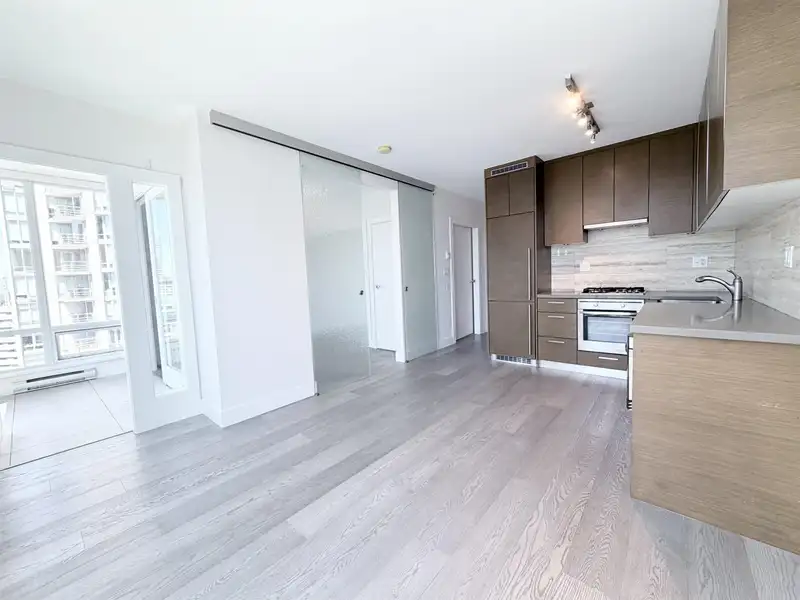 2006 535 SMITHE STREET - photo 3 of 24