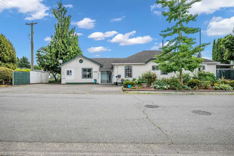 20692 RIVER ROAD - photo 2 of 25