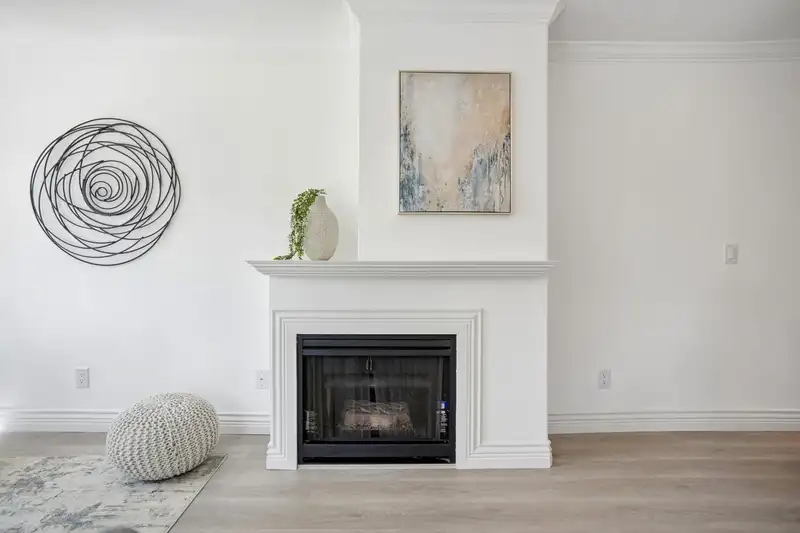 305 962 W 16TH AVENUE - photo 4 of 20