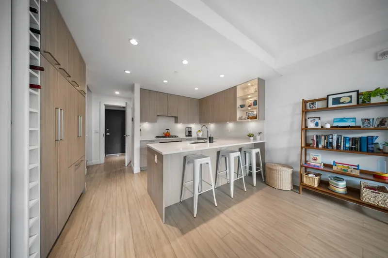 110 707 E 3RD STREET - photo 3 of 25