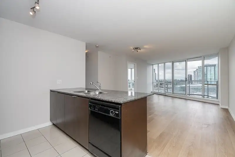 2002 13618 100 AVENUE - photo 1 of 35