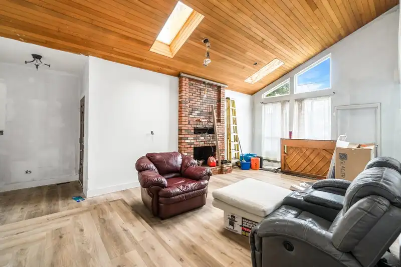 15128 96 AVENUE - photo 4 of 15