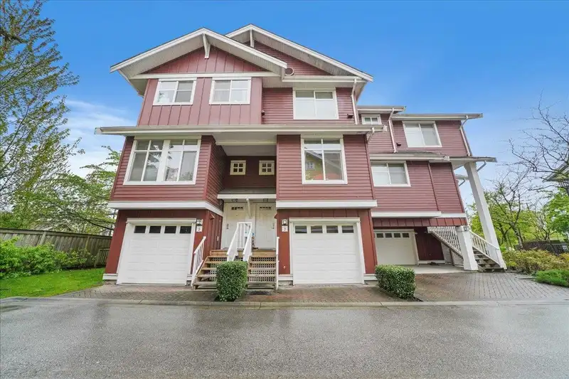 2 935 EWEN AVENUE - photo 1 of 23