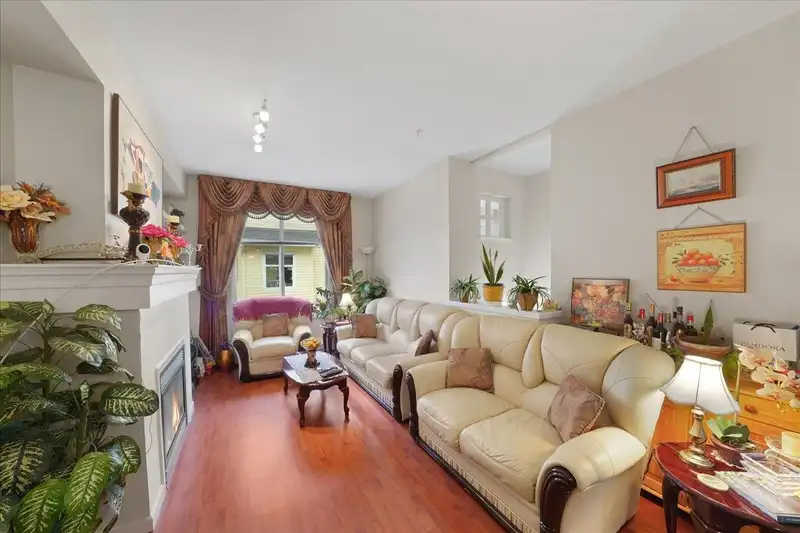 2 935 EWEN AVENUE - photo 3 of 23