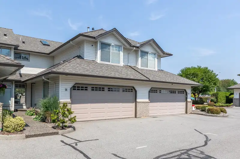 14 19051 119 AVENUE - photo 1 of 40