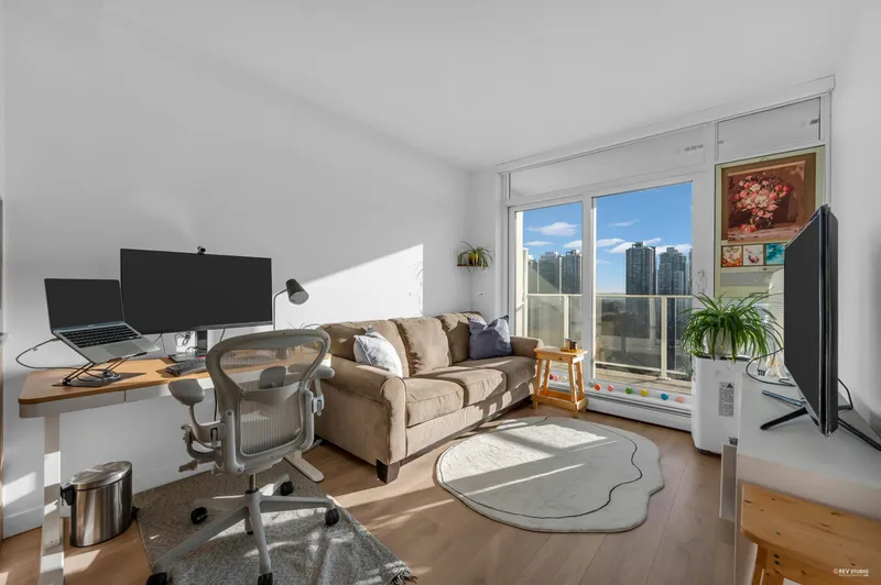 2107 13685 102 AVENUE - photo 2 of 19