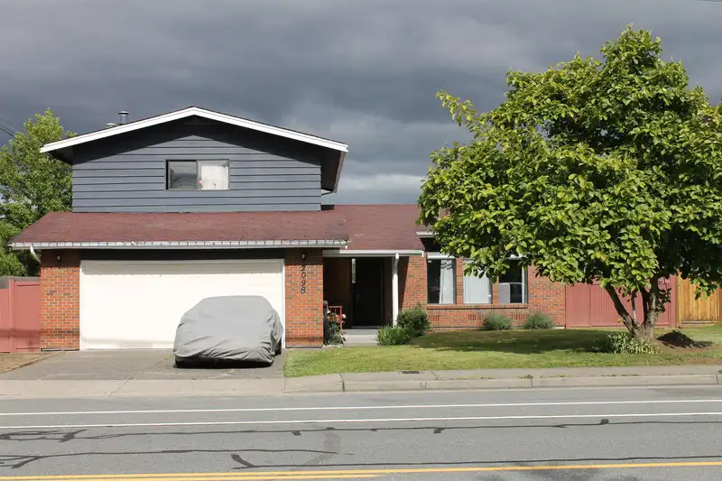 2098 EMERSON STREET - photo 1 of 6
