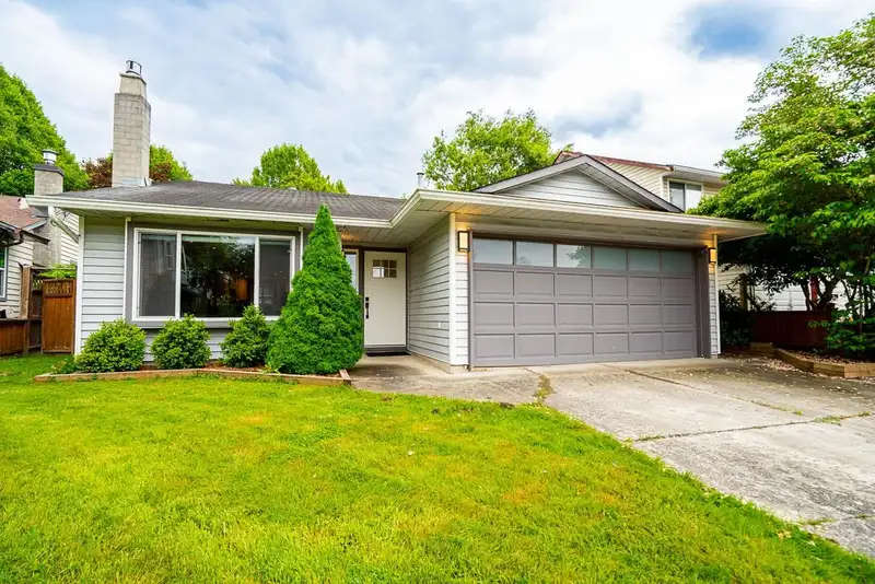 21579 94A AVENUE - photo 3 of 29