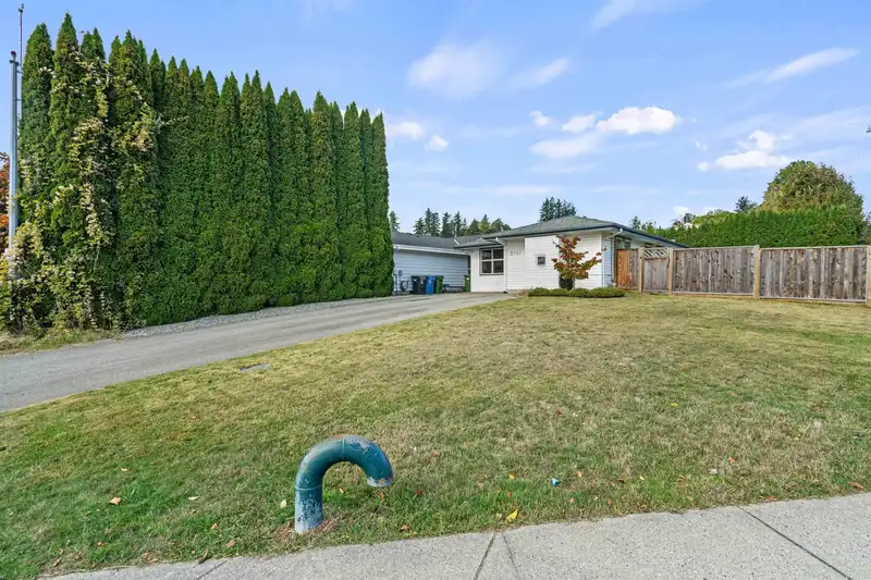 2751 SANDON DRIVE - photo 3 of 34