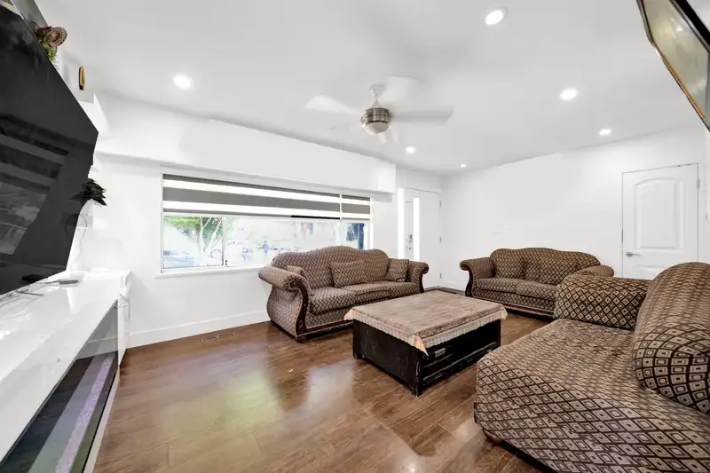 10231 SEMIAHMOO ROAD - photo 4 of 38