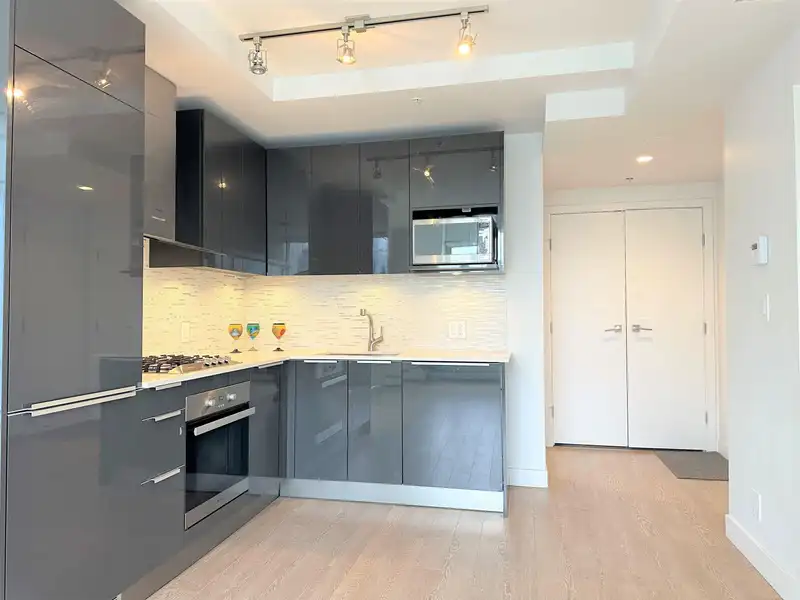 2104 1283 HOWE STREET - photo 2 of 15