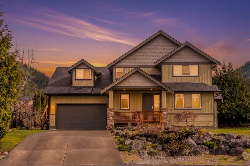 1003 ASH PLACE - photo 1 of 25