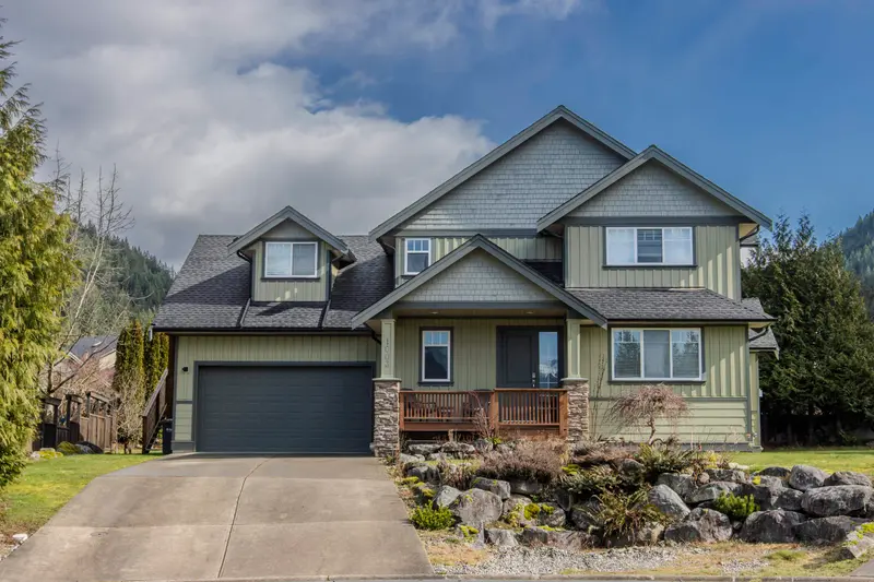 1003 ASH PLACE - photo 2 of 25