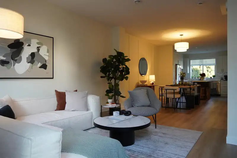 4 2150 RINDALL AVENUE - photo 3 of 7