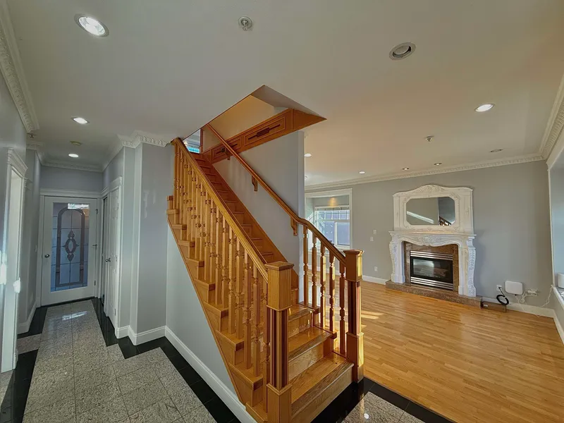 3311 E 44TH AVENUE - photo 2 of 22