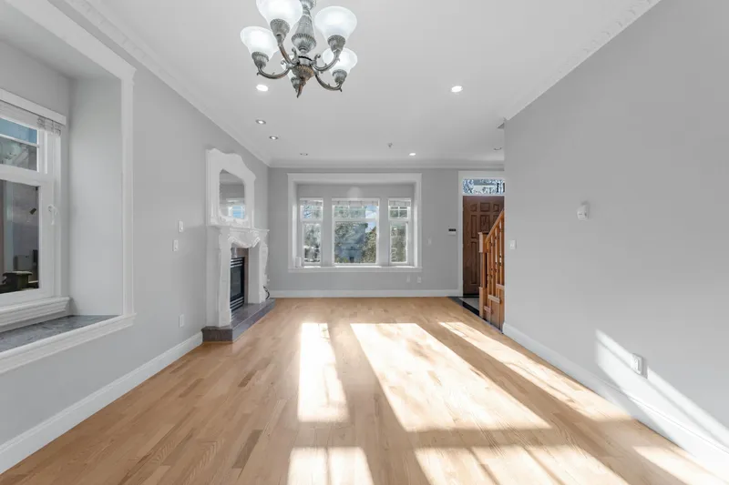 3311 E 44TH AVENUE - photo 4 of 22