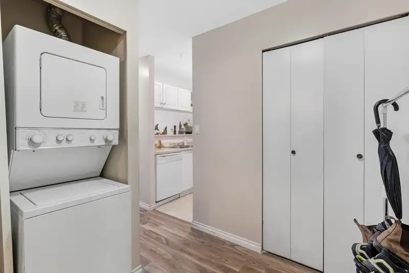 316 4113 FRASER STREET - photo 2 of 28