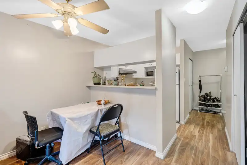 316 4113 FRASER STREET - photo 4 of 28