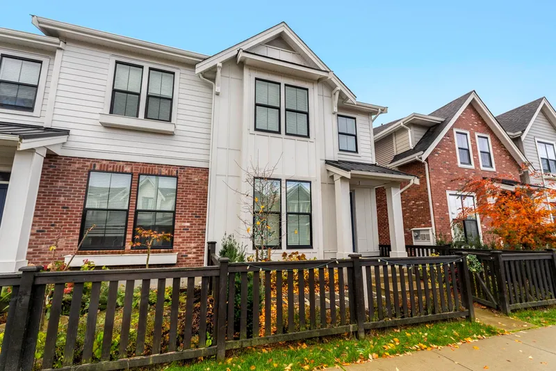 19656 75A AVENUE - photo 2 of 25