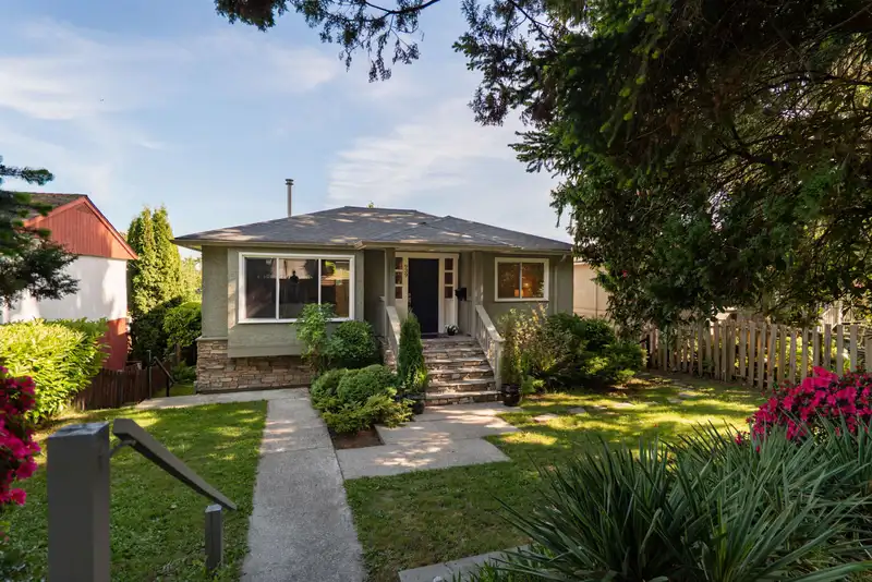 939 CALVERHALL STREET - photo 1 of 40