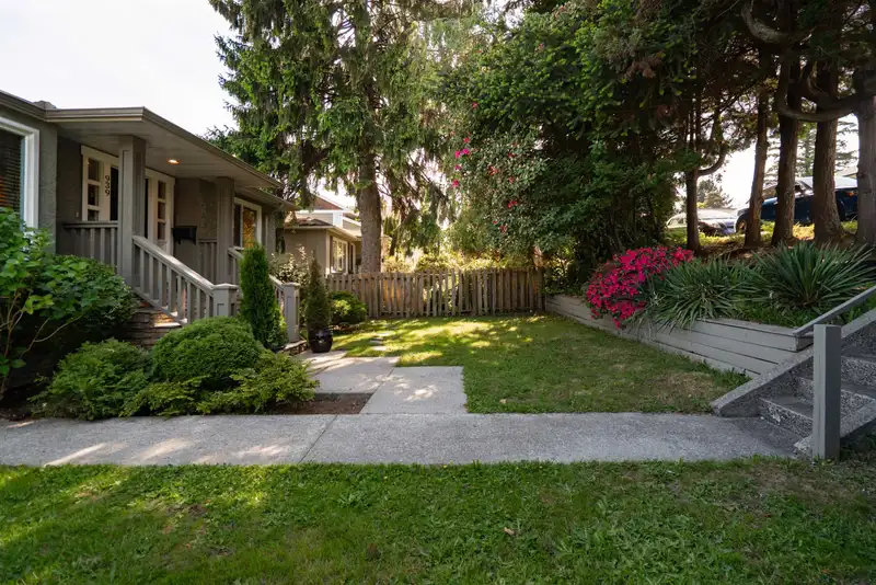 939 CALVERHALL STREET - photo 3 of 40
