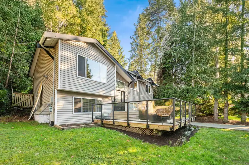 2722 BAYVIEW STREET - photo 1 of 37